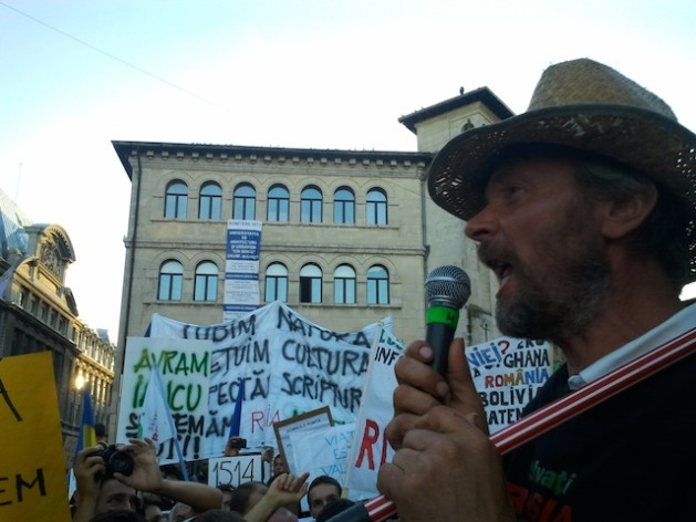Eugen David, former miner turned farmer and inhabitant of Rosia Montana, speaking to protesters in Piata Universitatii in Bucharest. Credit: Claudia Ciobanu/IPS.