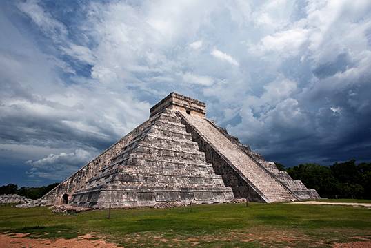 Mayan pyramid in Chichen-Itza, Mexico. Space observations provide clues as to how ancient civilizations, like that of the Mayans and the Old Kingdom of Egypt, collapsed. Credit: Shutterstock.